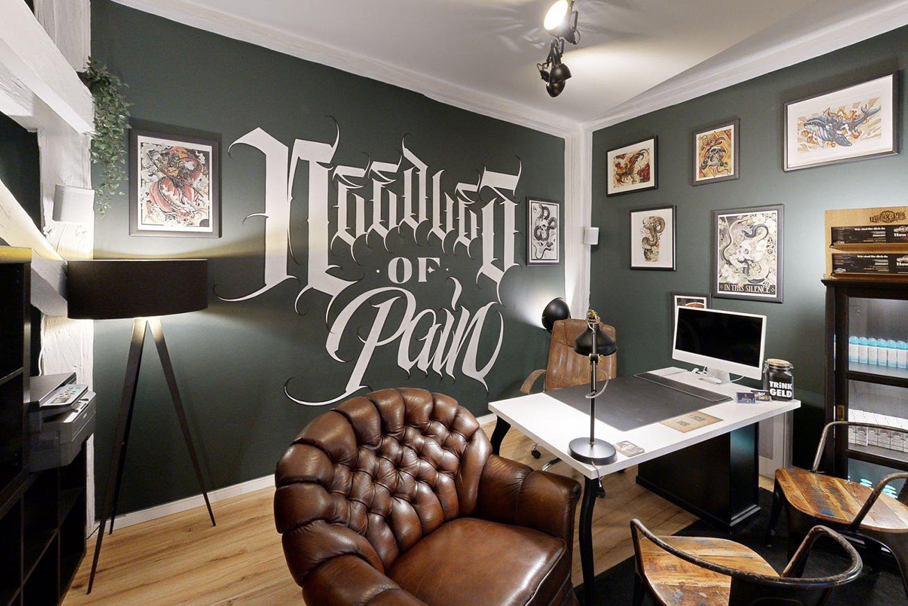 Needles of Pain Office und Beratungsecke in Straubing