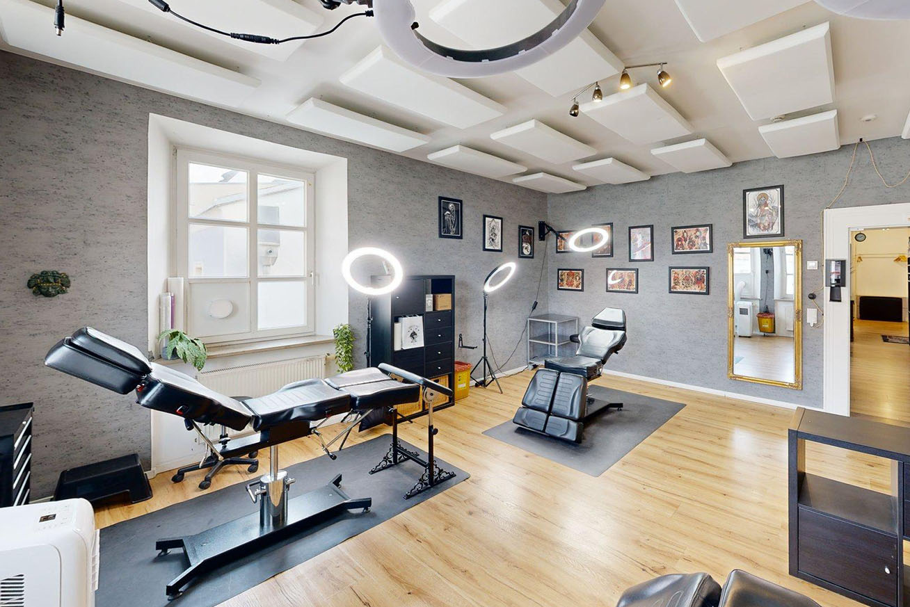 Tolles, modernes Tättowier-Studio in Straubing mit viel Platz